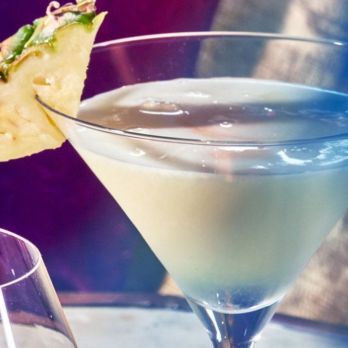Limonada de coco y hierbabuena